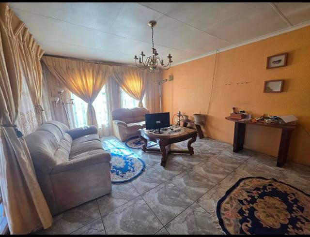 3 BEDROOM HOUSE FOR SALE IN DAWN PARK